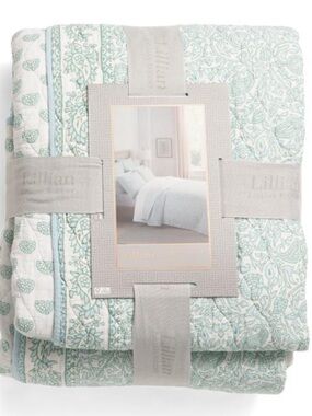 LILLIAN BY LILLIAN AUGUST paisley quilt set with mitered pieced border